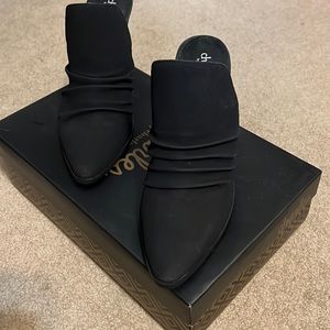 Charles by charles David size 10, faux suede